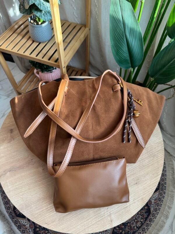 حقيبة مخمل لون بني فاتح (بدون المداليه)