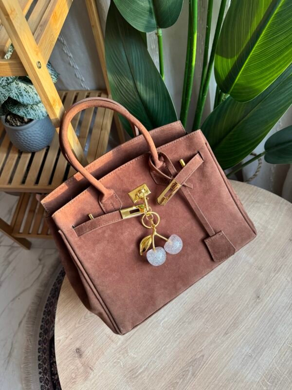 حقيبة مخمل لون بني