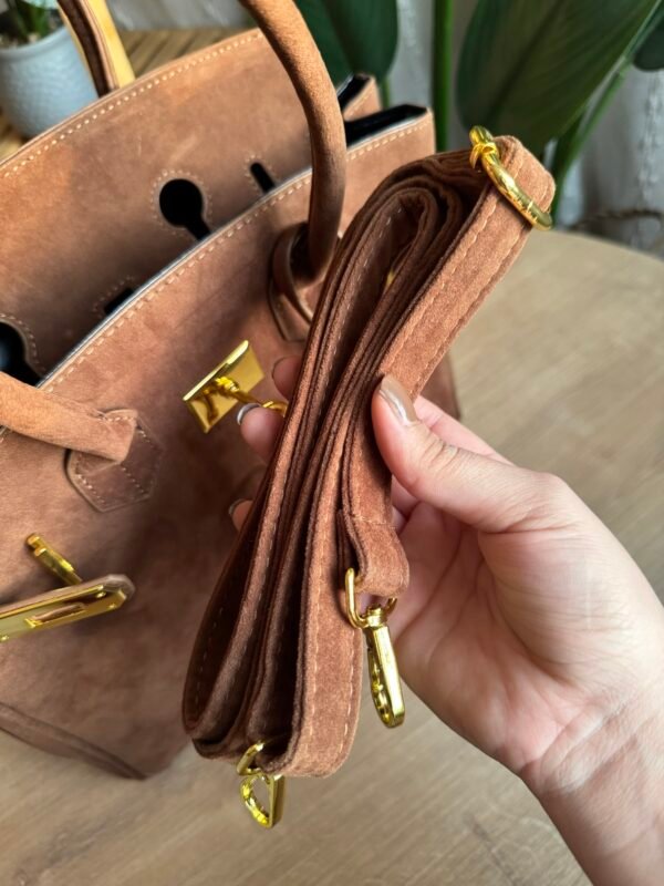 حقيبة مخمل لون بني