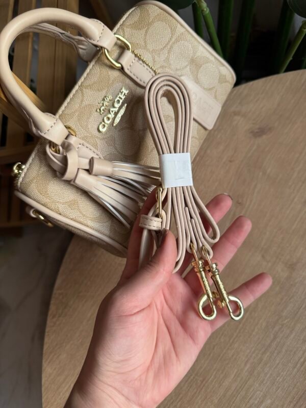 حقيبة coach لون بيجي