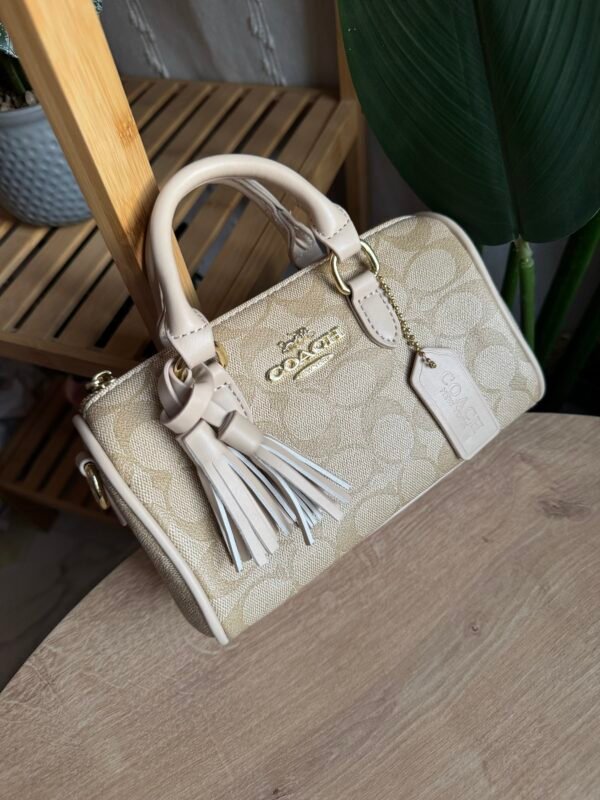 حقيبة coach لون بيجي