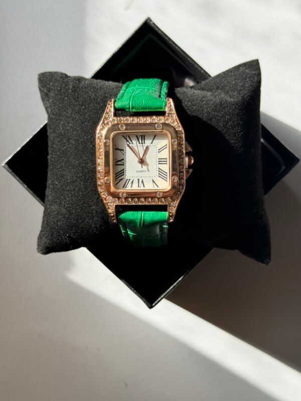ساعه جلد اخضر