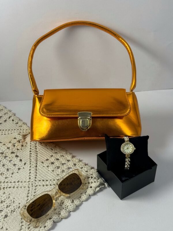 حقيبة لون برتقالي