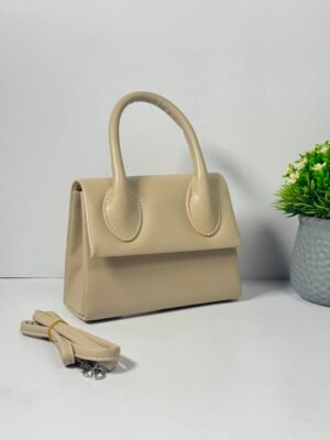 حقيبة لون بيجي