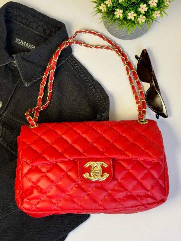 حقيبة شانيل لون احمر