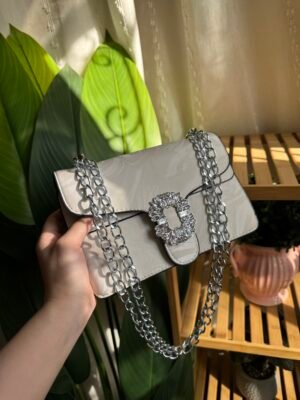 حقيبة لون ابيض لؤلؤي