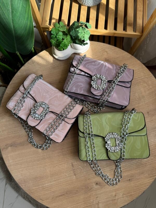 حقيبة لون اخضر