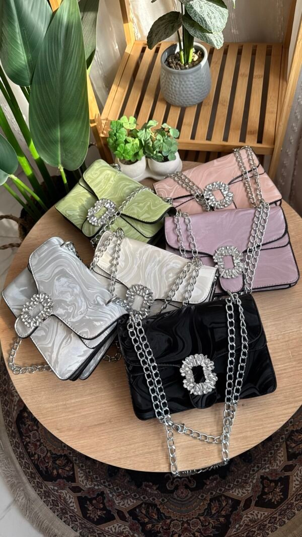 حقيبة لون ابيض لؤلؤي