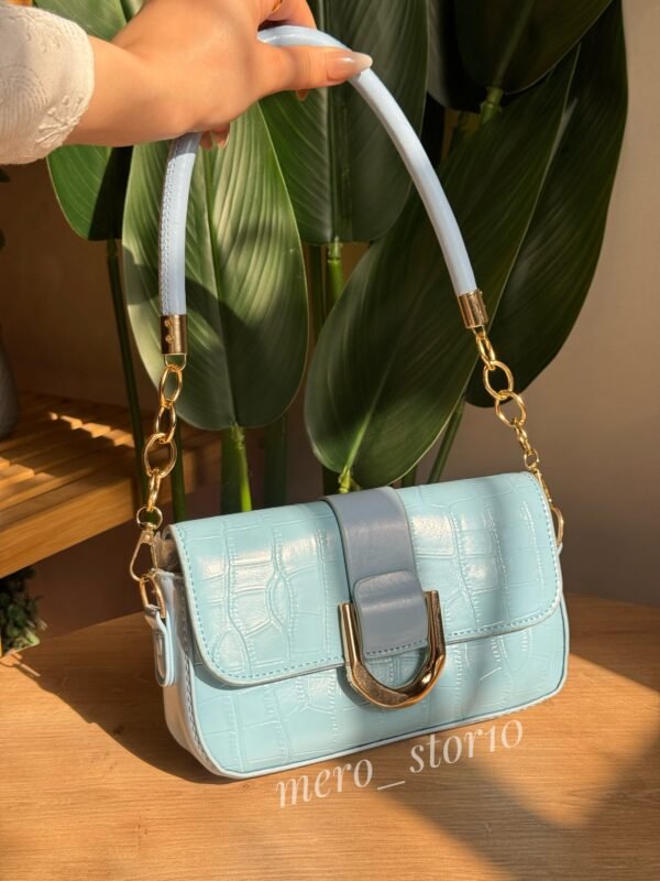 حقيبة صغيره لون سمائي