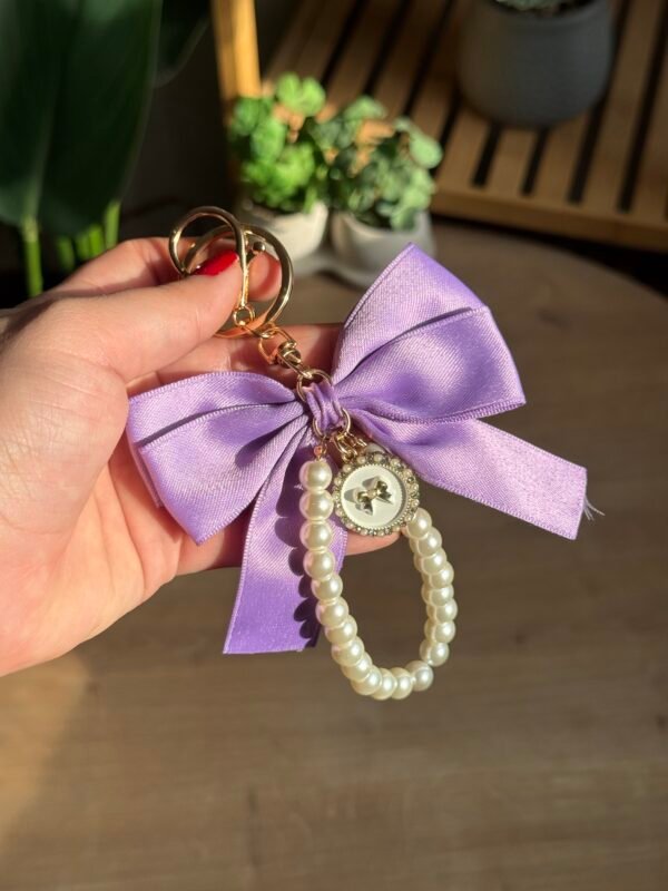 مداليه الفيونكة لون بنفسجي