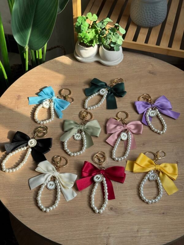 مداليه الفيونكة لون اسود