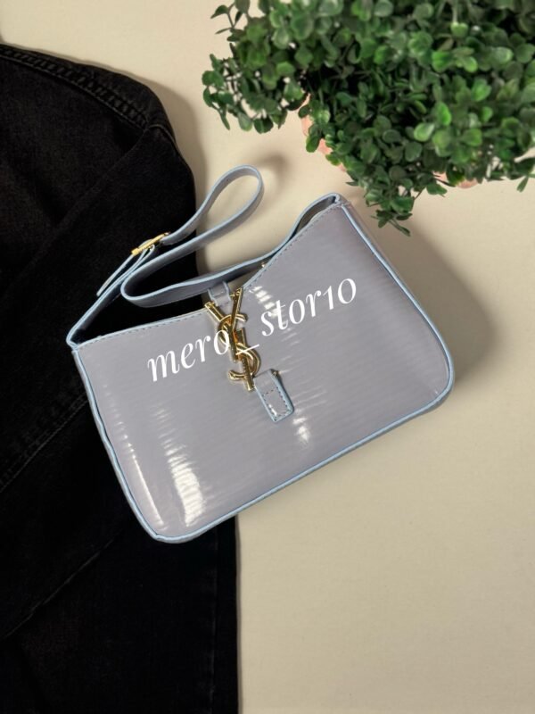 حقيبة سان لوران بلون سمائي