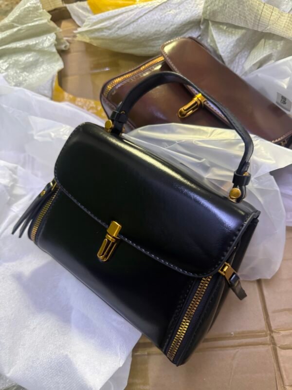 حقيبة فخمة لون اسود فاحم