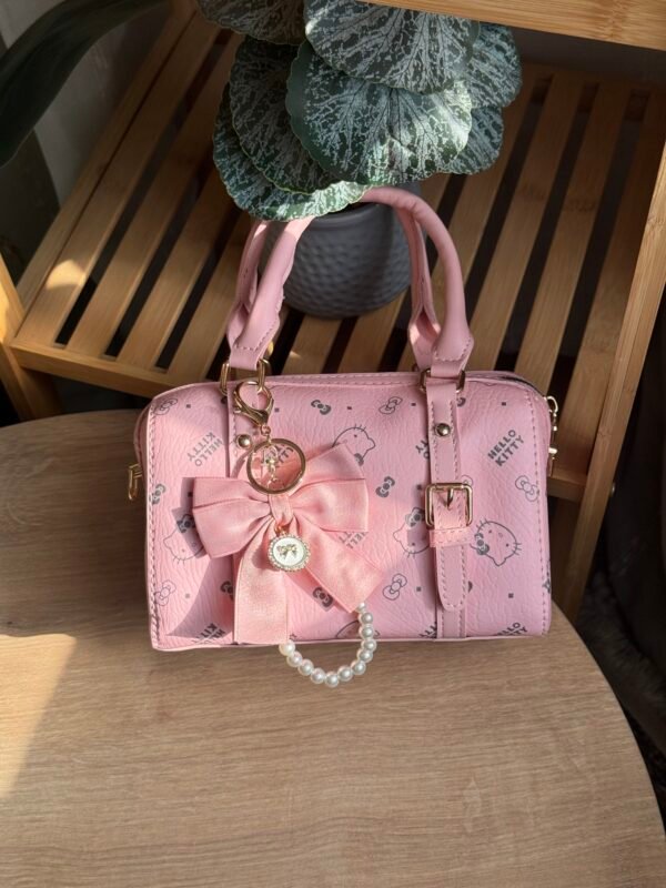 img_8261-4 حقيبة هيلوكتي لون وردي (بدون مداليه)