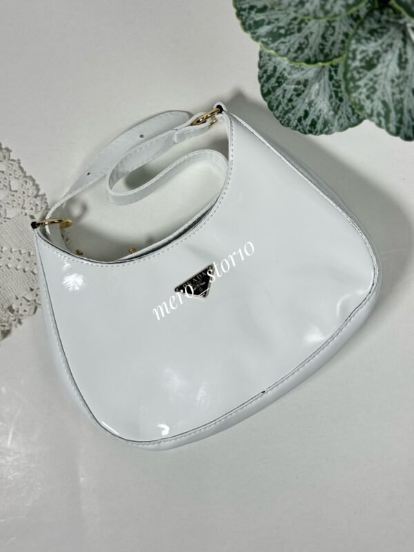 حقيبة برادا لون ابيض