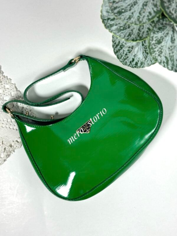 حقيبة برادا لون اخضر