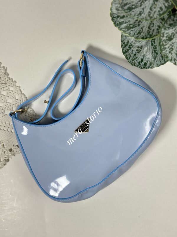 حقيبة برادا لون سمائي