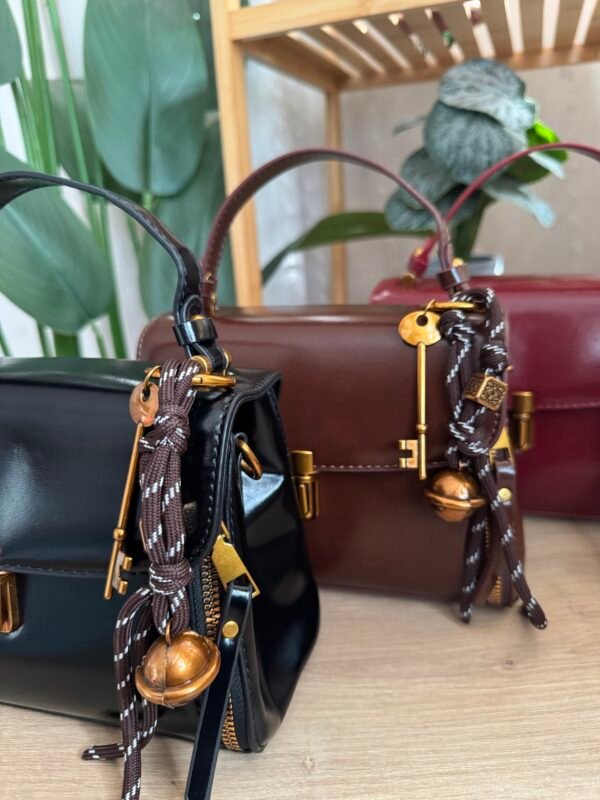 حقيبة فخمة لون اسود فاحم