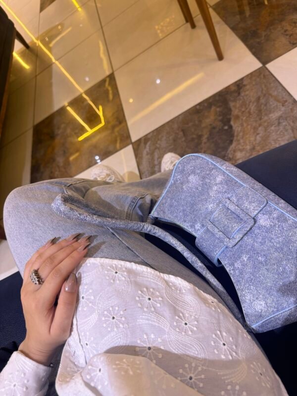 حقيبة جينز مميزة