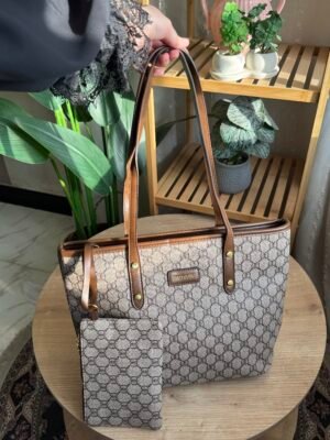 حقيبة مع جزدان