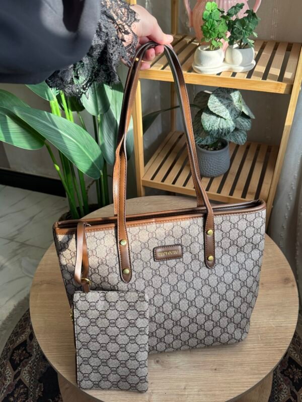 حقيبة مع جزدان