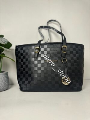 حقيبة لون اسود