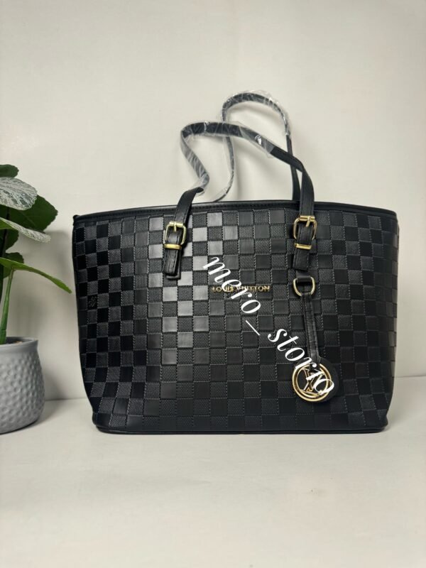 حقيبة لون اسود