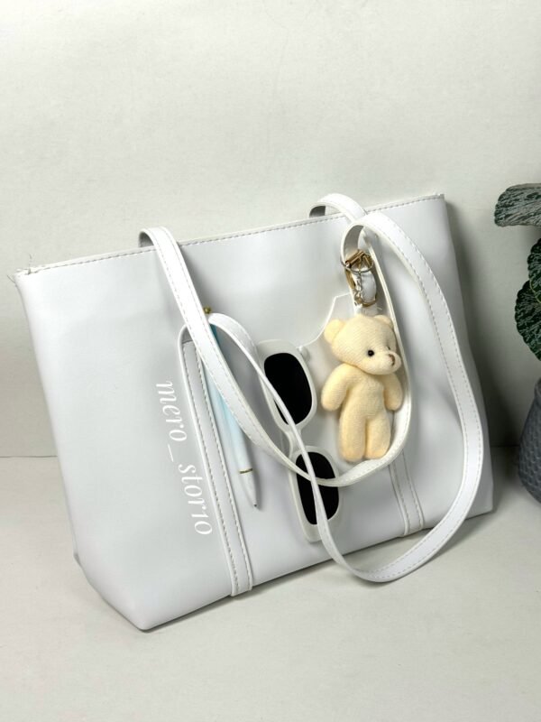 حقيبه لون ابيض