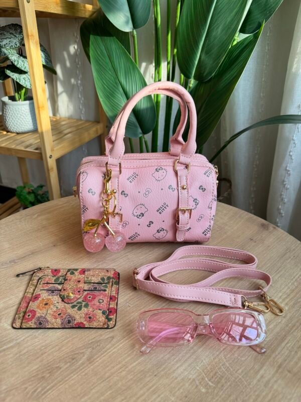 img_9386-2 حقيبة هيلوكتي لون وردي (بدون مداليه)