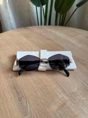 نظارة مميزة بأطار فضي