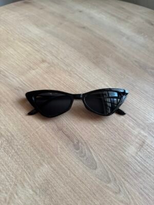 نظارة لون اسود