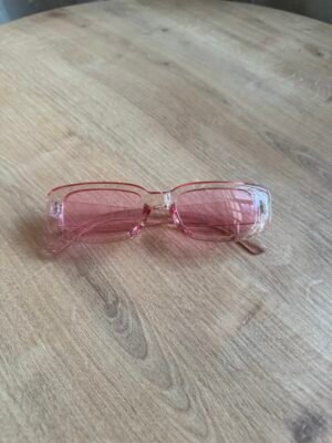 نظارة لون وردي شفاف