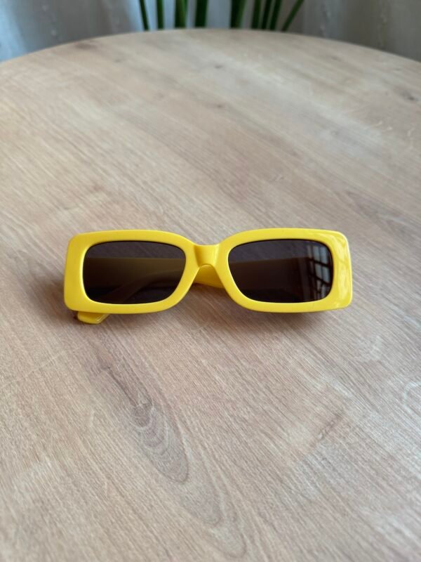 نظارة لون اصفر