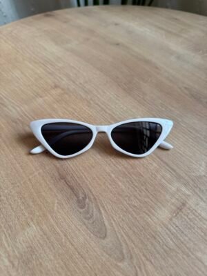 نظارة القطه لون ابيض