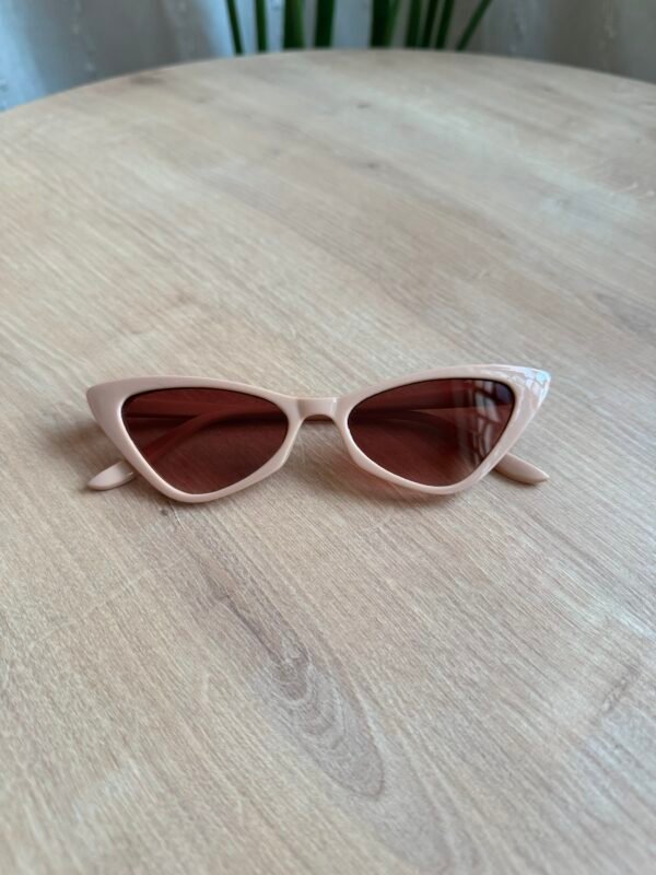 نظارة القطه لون بيجي