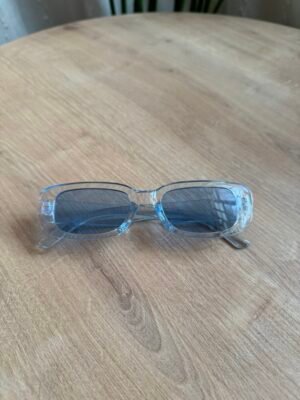 نظارة لون سمائي شفاف