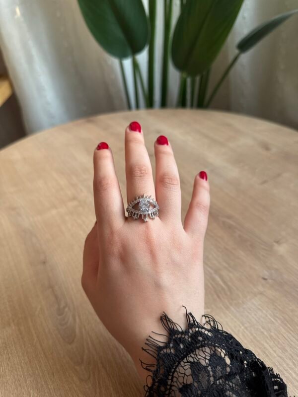 محبس فضي كرستال