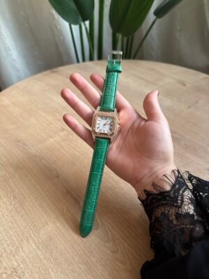 ساعه جلد اخضر