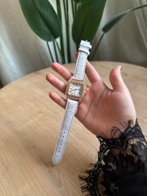 ساعه جلد ابيض