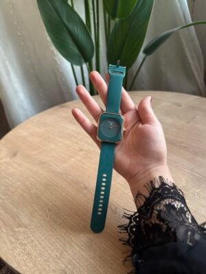 ساعة مميزه اخضر