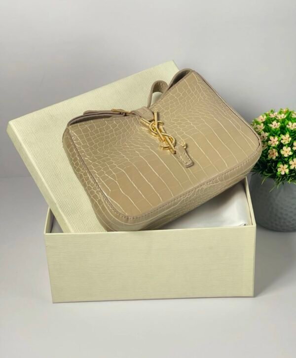 حقيبة سان لوران بلون بيجي