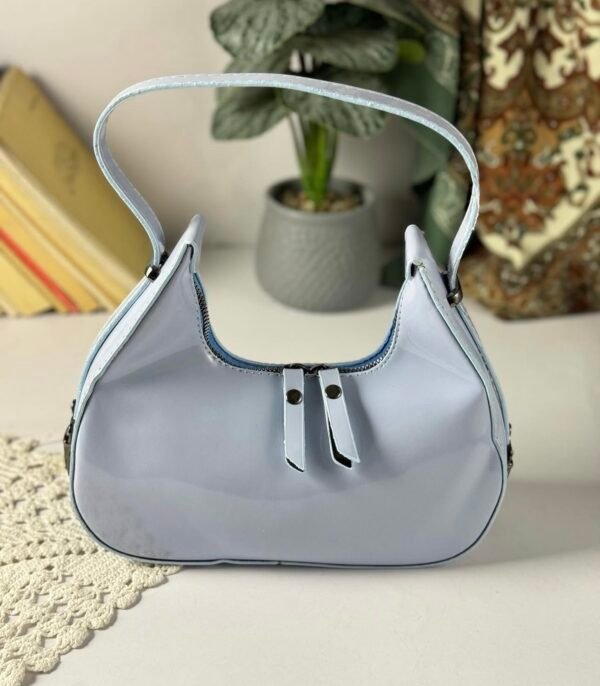 حقيبة لون سمائي