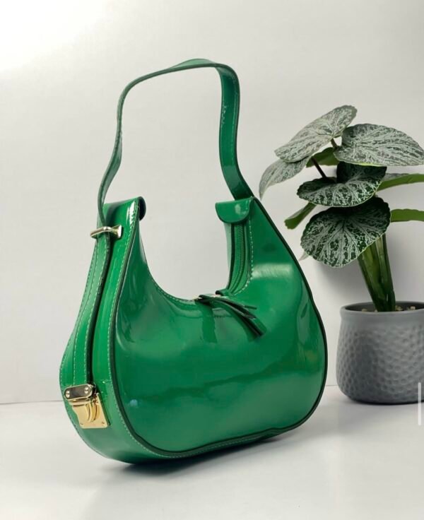 حقيبة لون اخضر