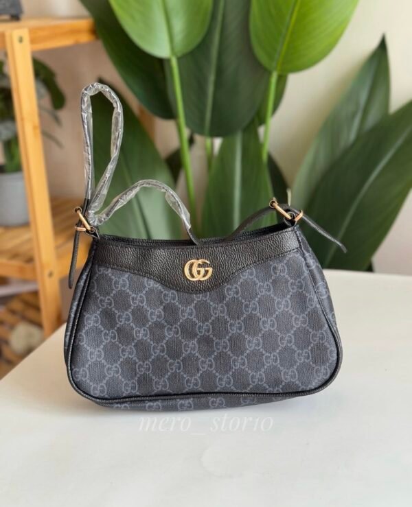 حقيبة لون اسود