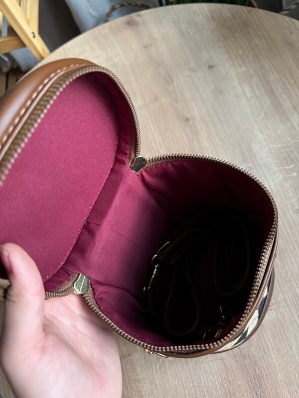 حقيبة الارنوب لون بني( مع المداليه)