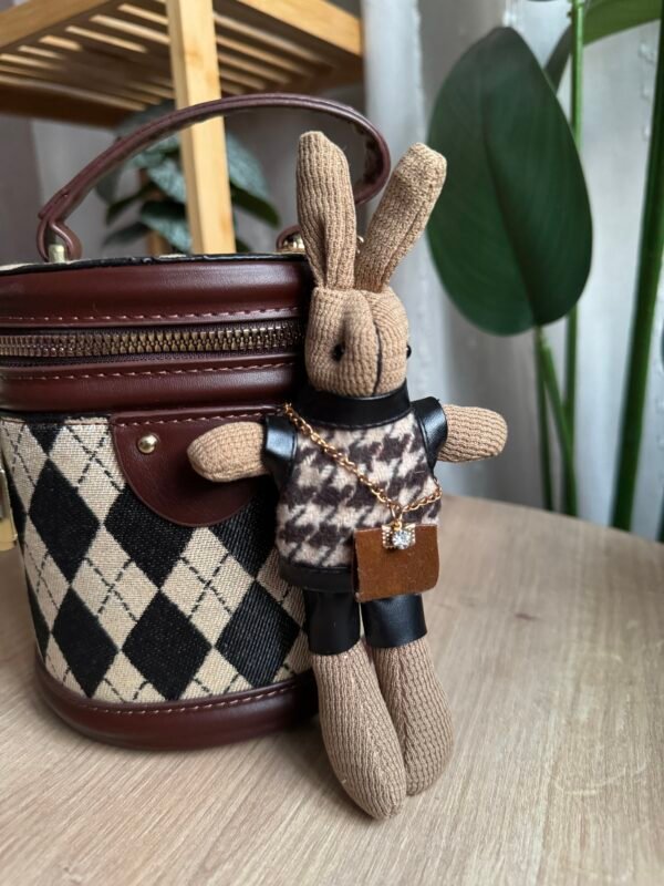 حقيبة الارنوب لون ماروني(مع المداليه)