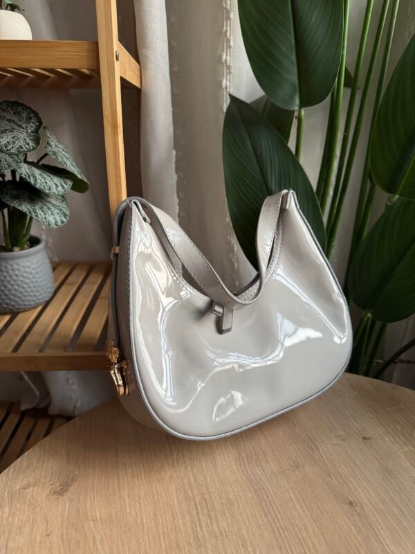 حقيبة لون رصاصي