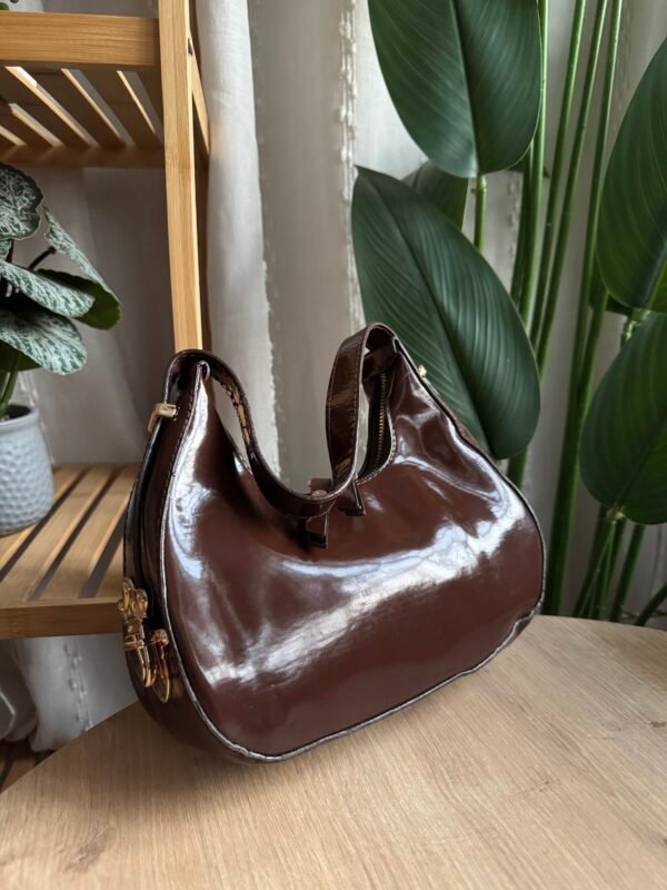 حقيبة لون بني