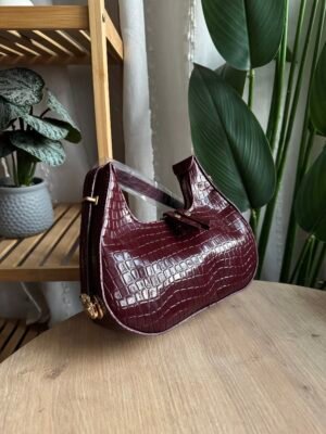 حقيبة لون ماروني