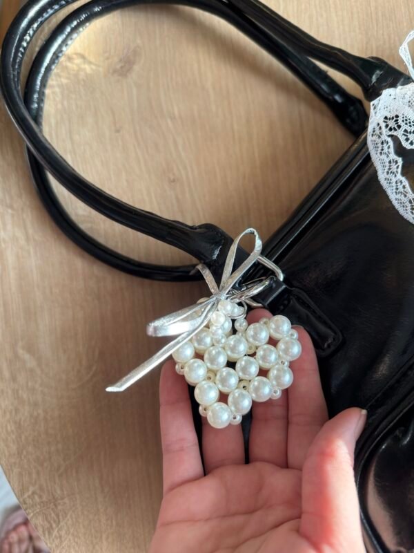 حقيبة لون اسود (مع المداليات)